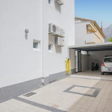 Appartamento Beautiful In With Wi-fi Makarska